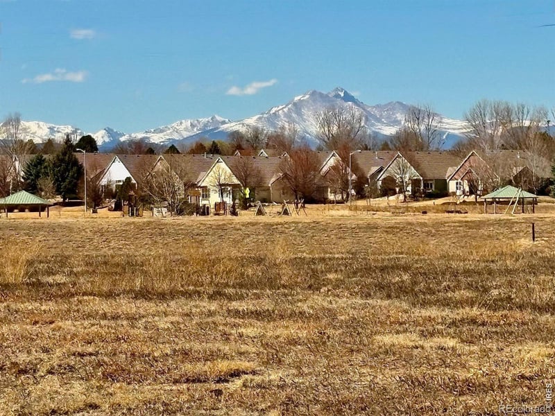 527 Deerwood Dr, Longmont, CO 80504