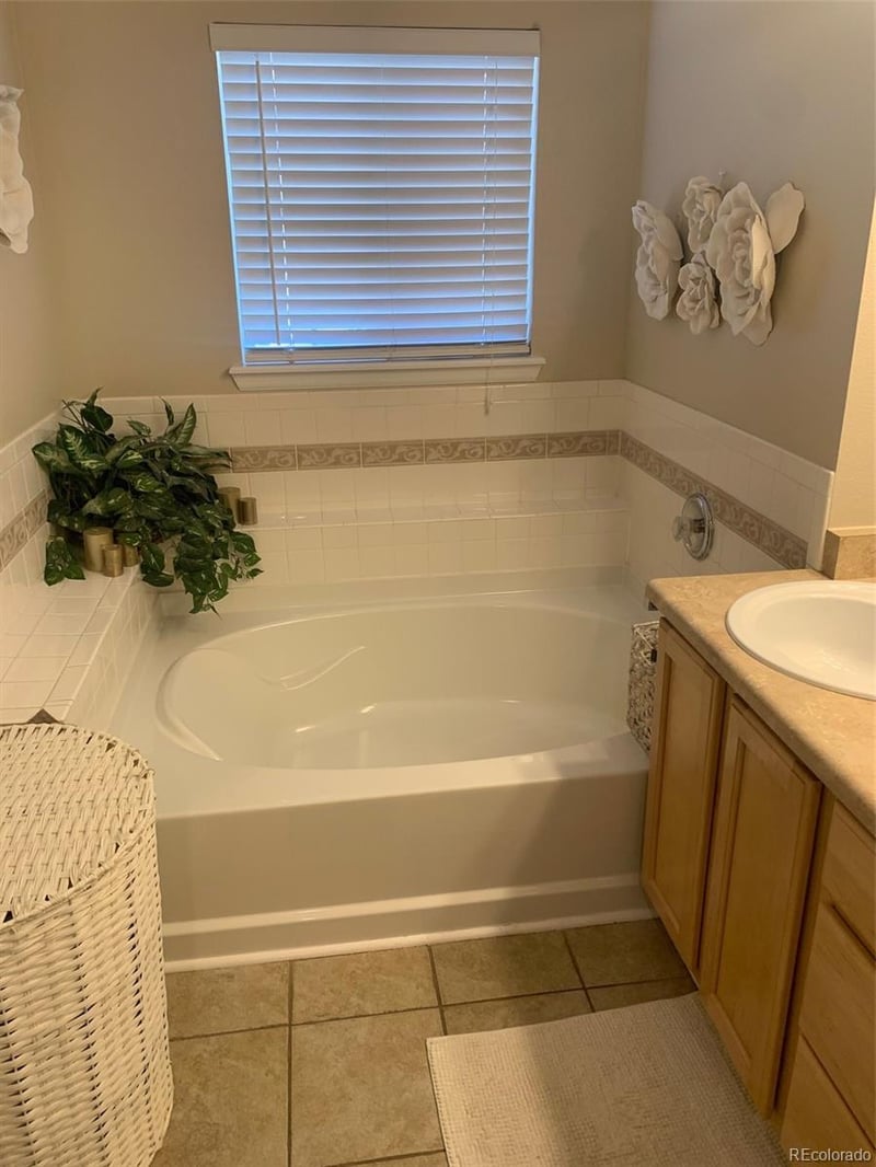 1377 Royal Troon Dr, Castle Rock, CO 80104