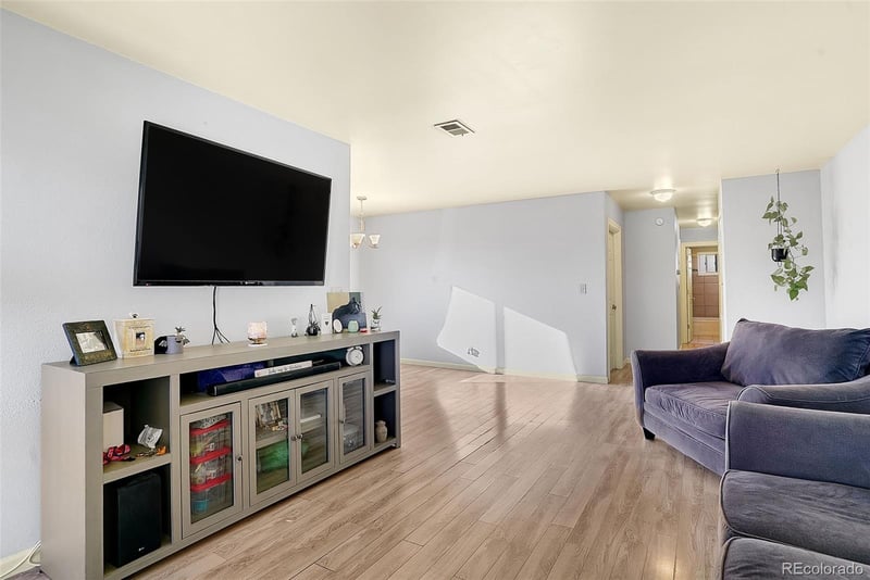 9848 Appletree Pl, Thornton, CO 80260