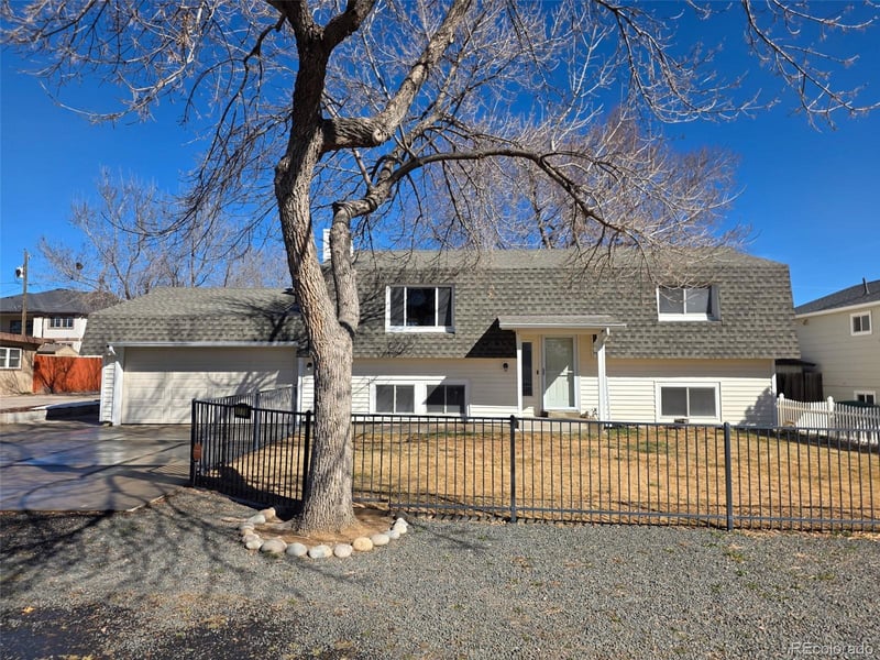 1770 Bahama St, Aurora, CO 80011