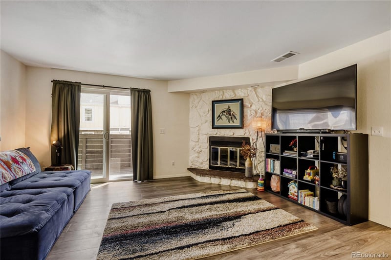 15594 Arizona Ave #208, Aurora, CO 80017