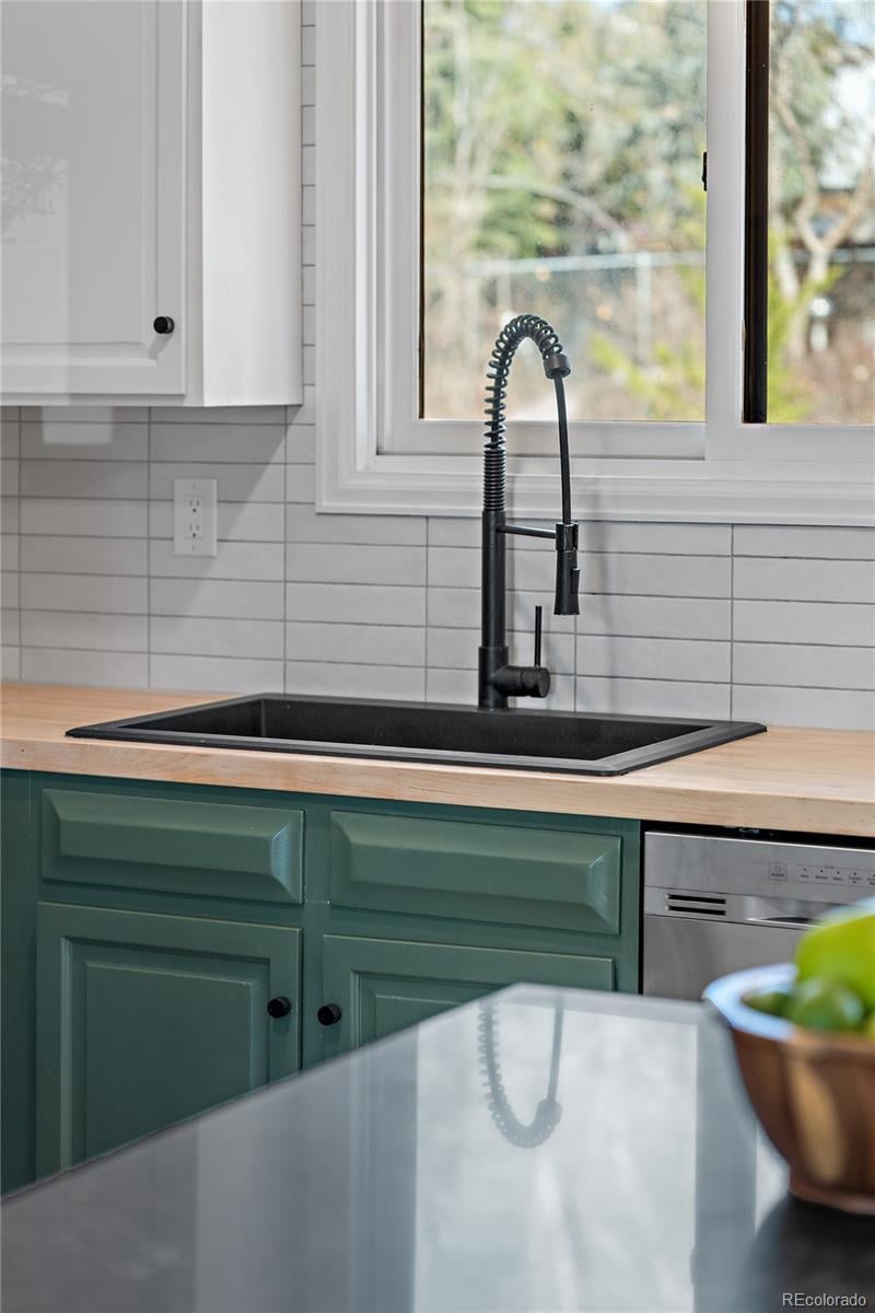 5242 Constitution Ave, Colorado Springs, CO 80915