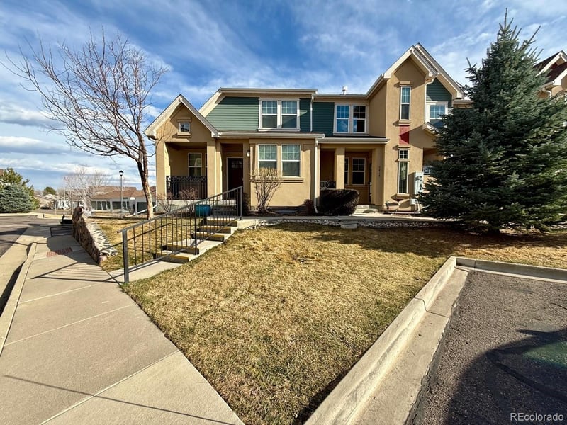 9805 Hinsdale Pl, Littleton, CO 80128