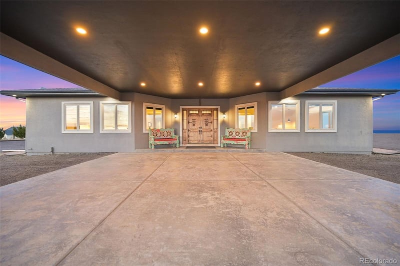 45330 Valdonna Cir, Bennett, CO 80102