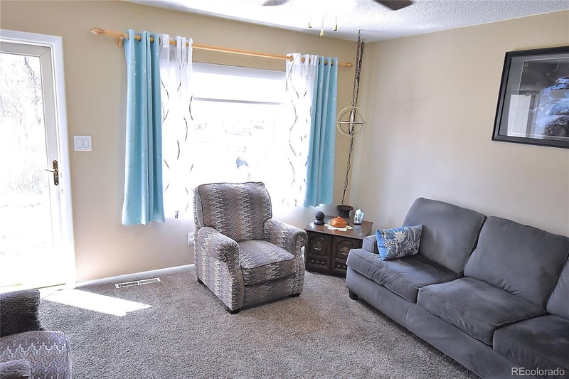 632 Hilltop St, Longmont, CO 80504