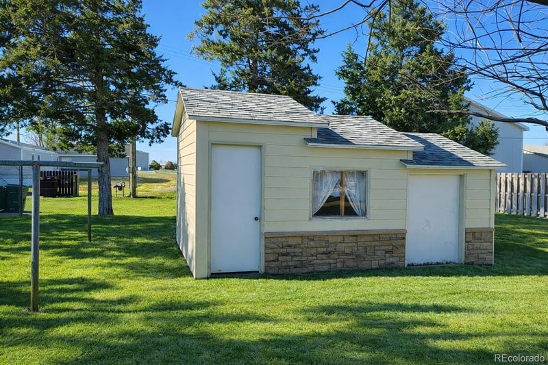 218 9th St, Julesburg, CO 80737