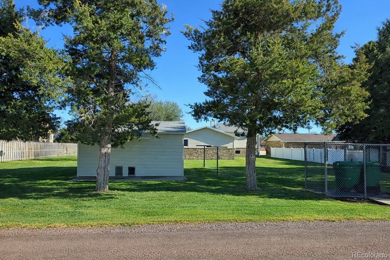 218 9th St, Julesburg, CO 80737