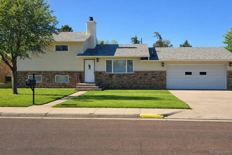 218 9th St, Julesburg, CO 80737