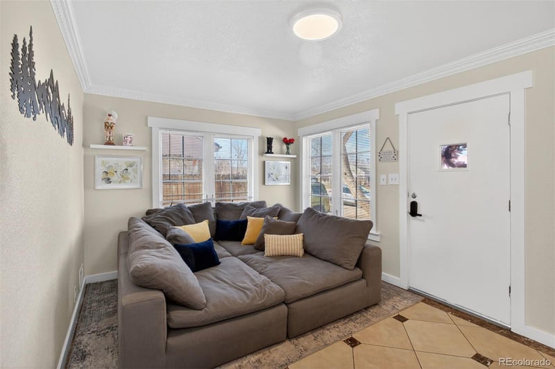 820 Newark St, Aurora, CO 80010