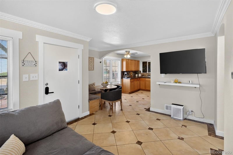 820 Newark St, Aurora, CO 80010