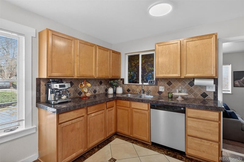 820 Newark St, Aurora, CO 80010