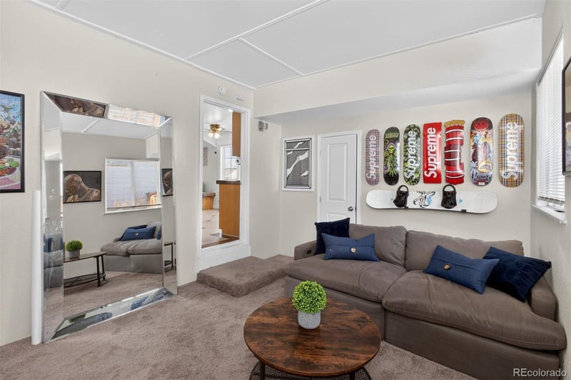 820 Newark St, Aurora, CO 80010