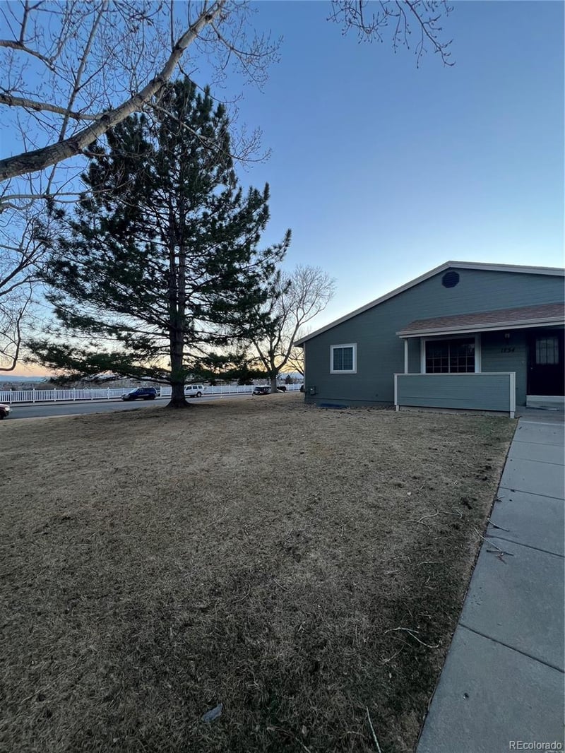 1734 101st Ave, Thornton, CO 80260