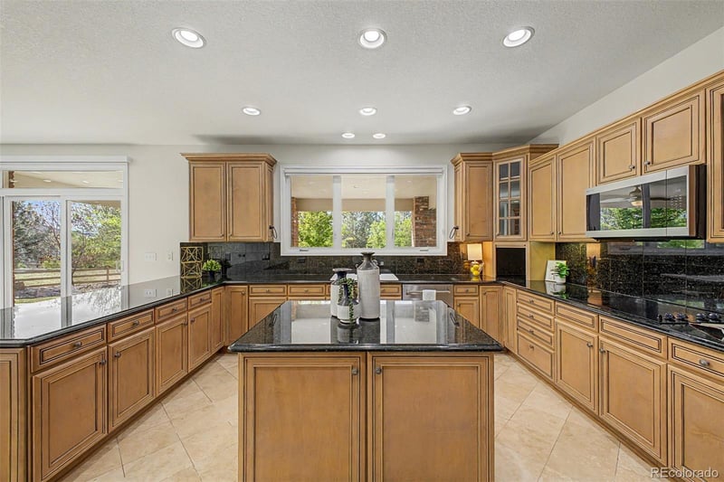 16131 Lake Dr, Aurora, CO 80016