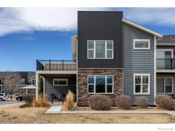 653 Grandview Mdws Dr, Longmont, CO 80503