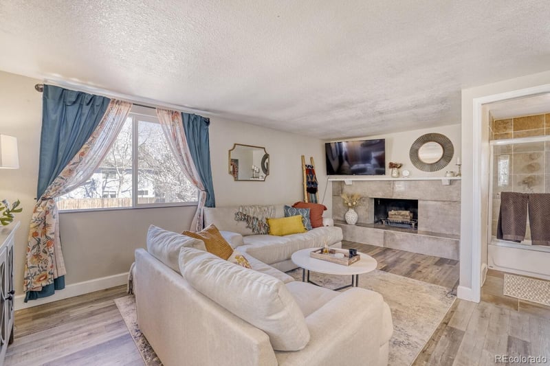 1070 Urban St, Lakewood, CO 80401