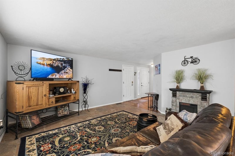 22166 Princeton Cir, Aurora, CO 80018