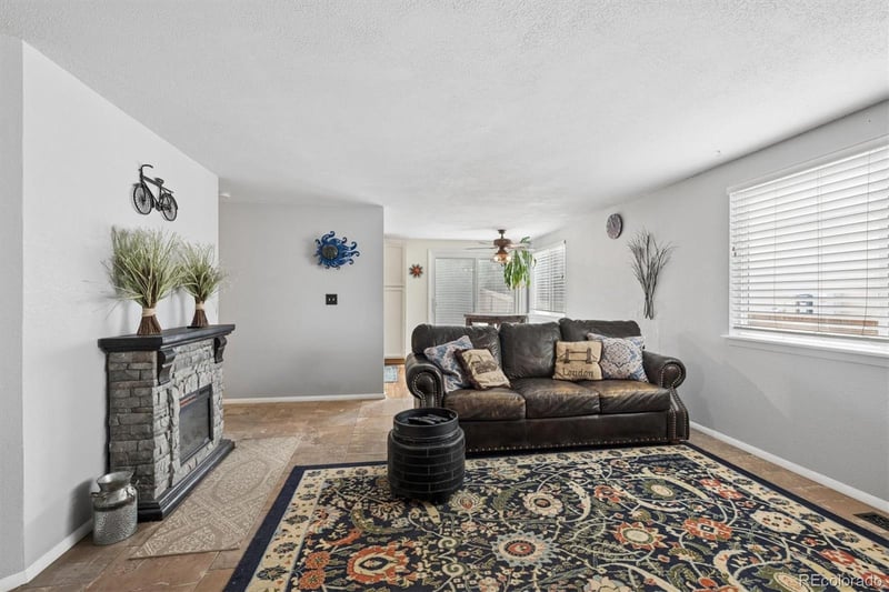 22166 Princeton Cir, Aurora, CO 80018