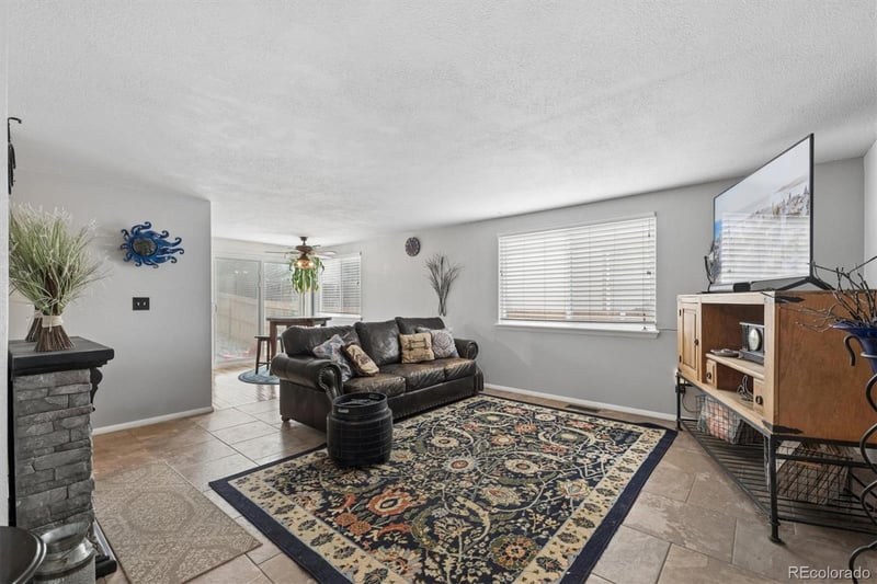 22166 Princeton Cir, Aurora, CO 80018