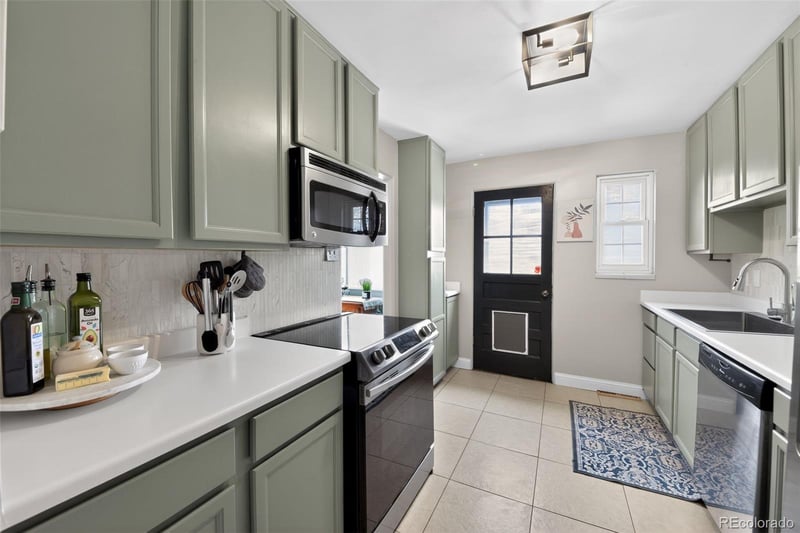 9095 Mississippi Ave, Lakewood, CO 80226