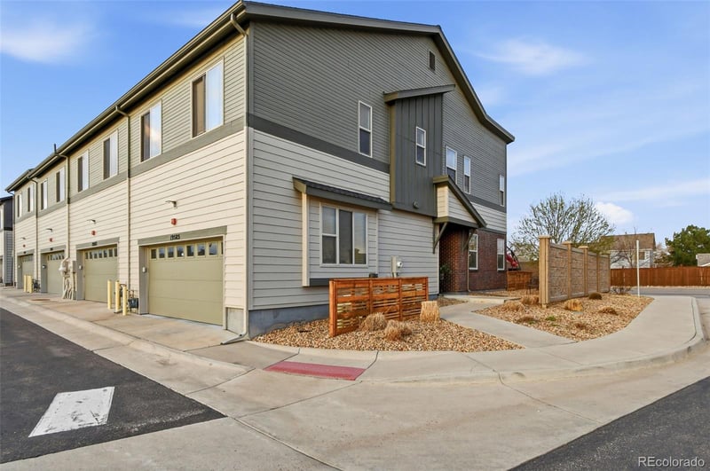 19585 Sunset Cir, Aurora, CO 80015