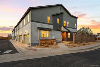 19585 Sunset Cir, Centennial, CO 80015