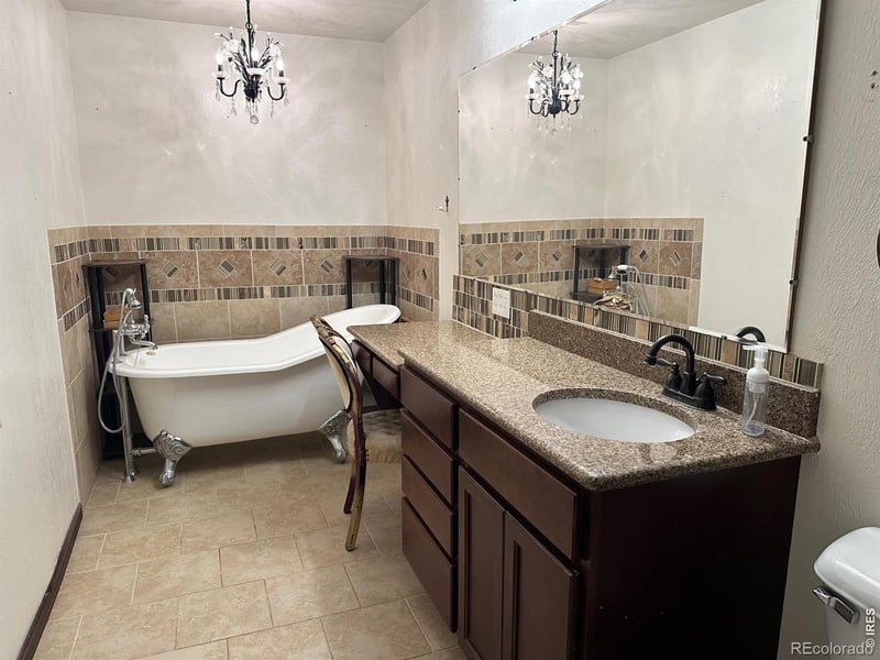 312 W 6th St, Julesburg, CO 80737