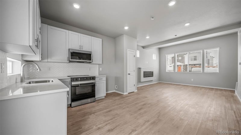 3407 Pearwood Dr, Johnstown, CO 80534