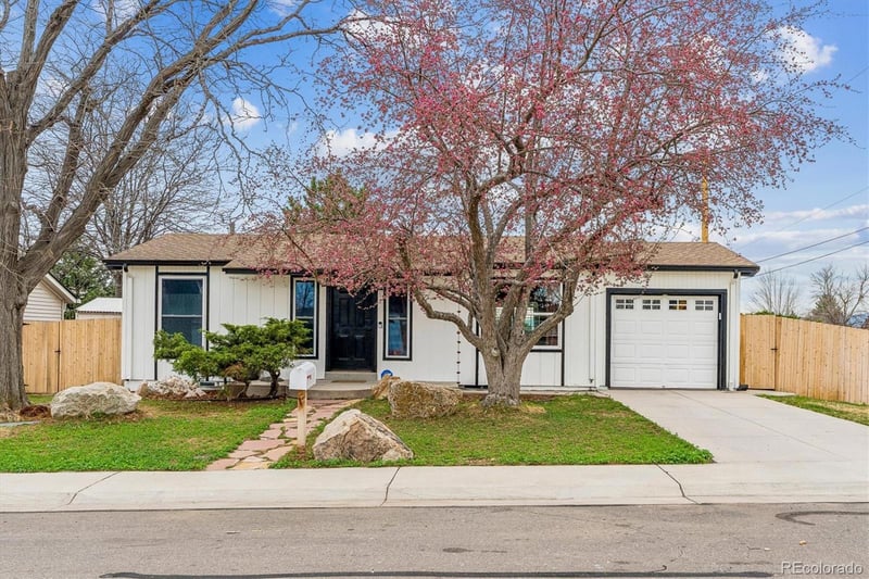 3550 Mountain Rd, Englewood, CO 80110