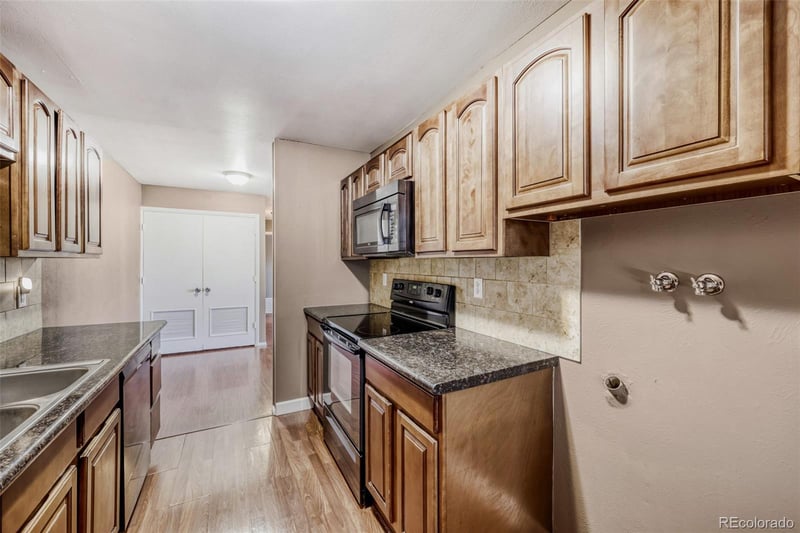 7953 Chase Cir #200, Arvada, CO 80003