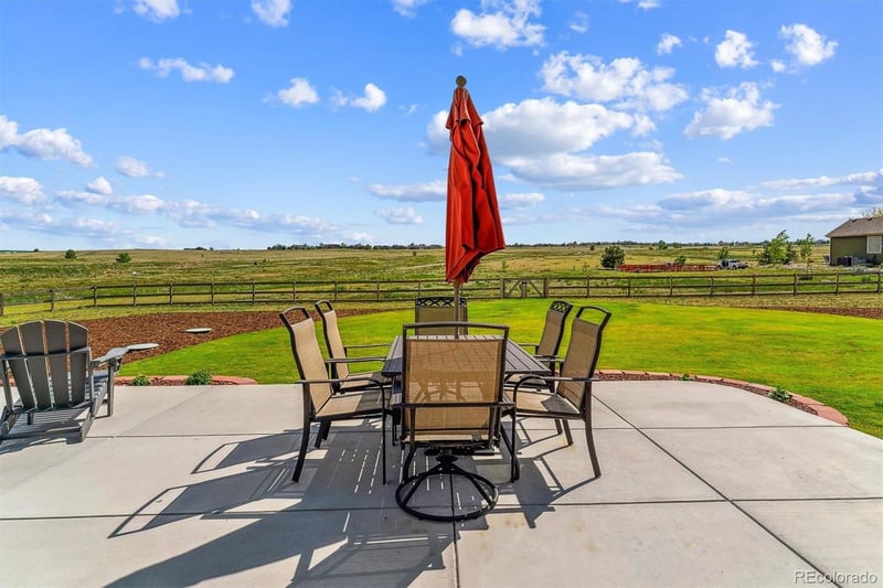527 Antelope Dr E, Bennett, CO 80102