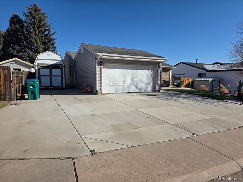 17933 Linvale Dr, Aurora, CO 80013