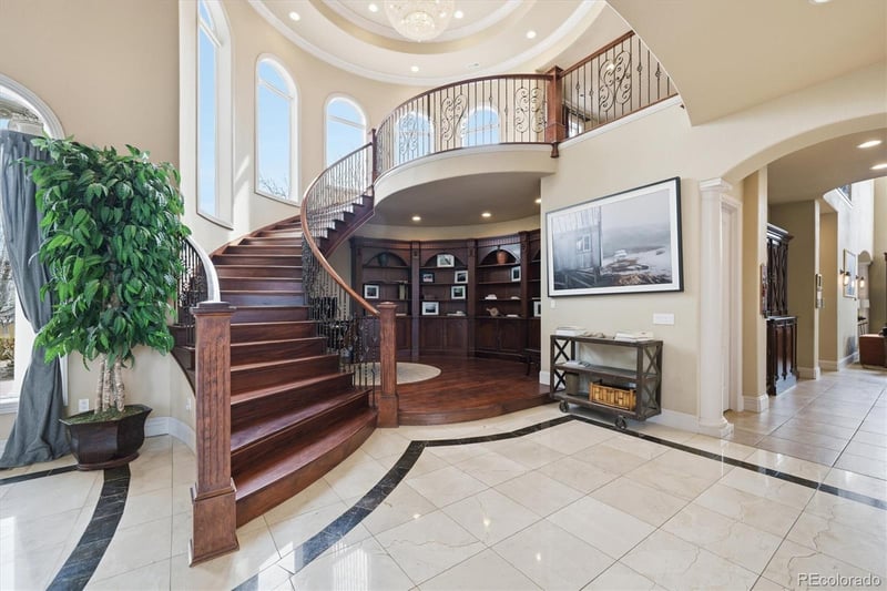 1975 Lake Rd, Lakewood, CO 80227