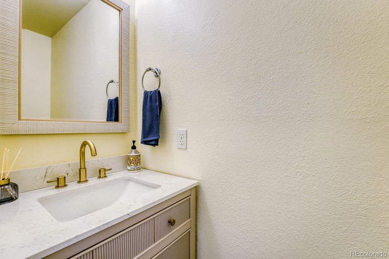 14486 Hawaii Cir #B, Aurora, CO 80012