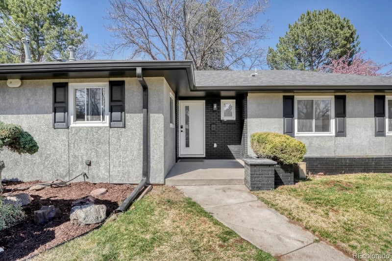 2261 E Dartmouth Pl, Englewood, CO 80113