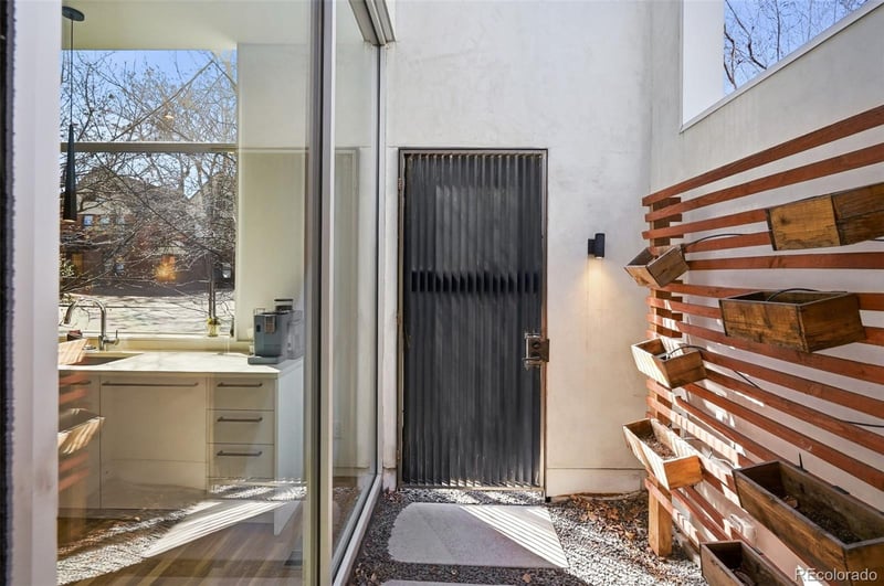 2516 N Clarkson St, Denver, CO 80205