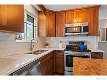 1075 Emerald St, Broomfield, CO 80020