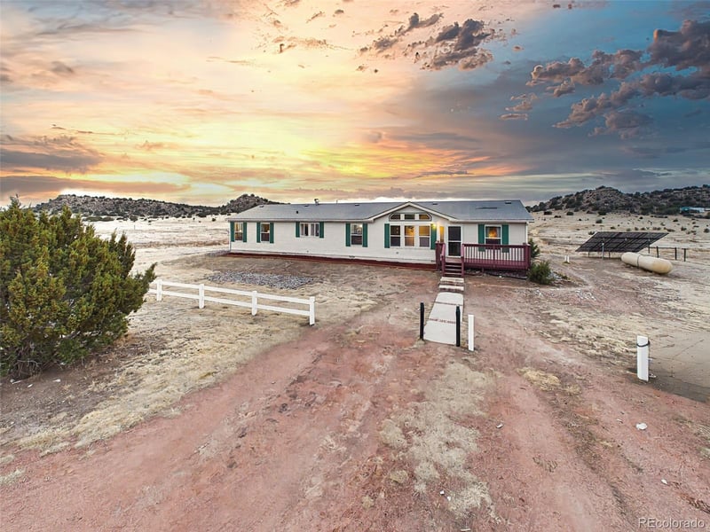 699 Cedar Hills Rd, Penrose, CO 81240