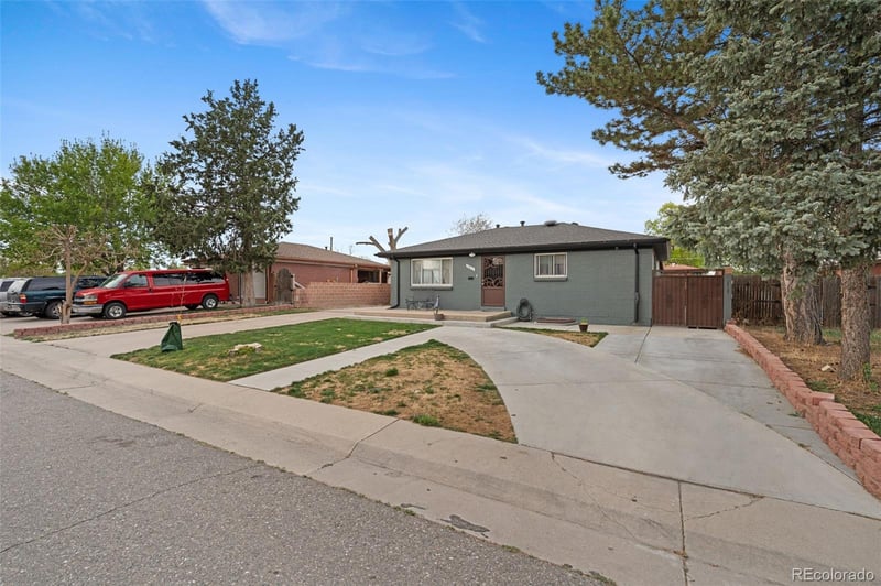 3017 Cimarron St, Aurora, CO 80011