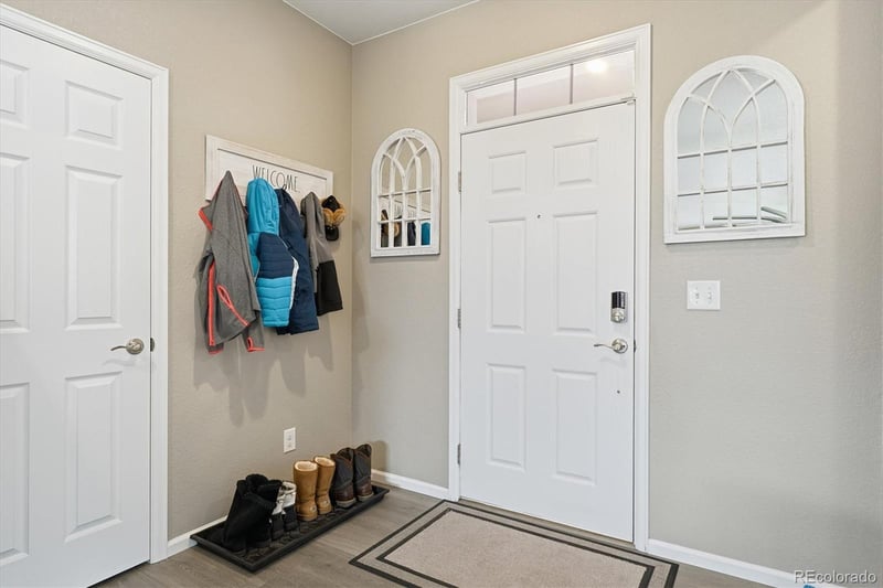 6047 Halifax Ct, Aurora, CO 80019