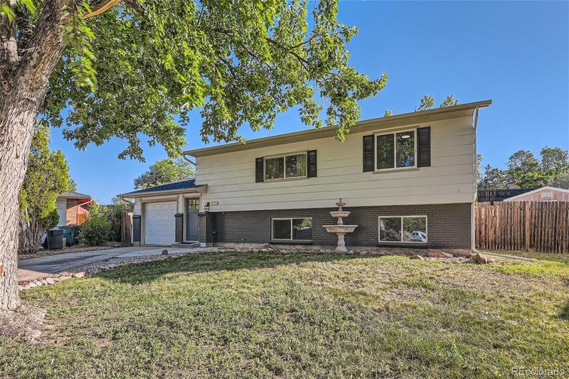 1702 Naples St, Aurora, CO 80017