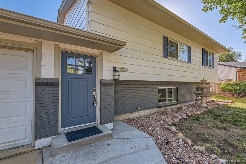 1702 Naples St, Aurora, CO 80017