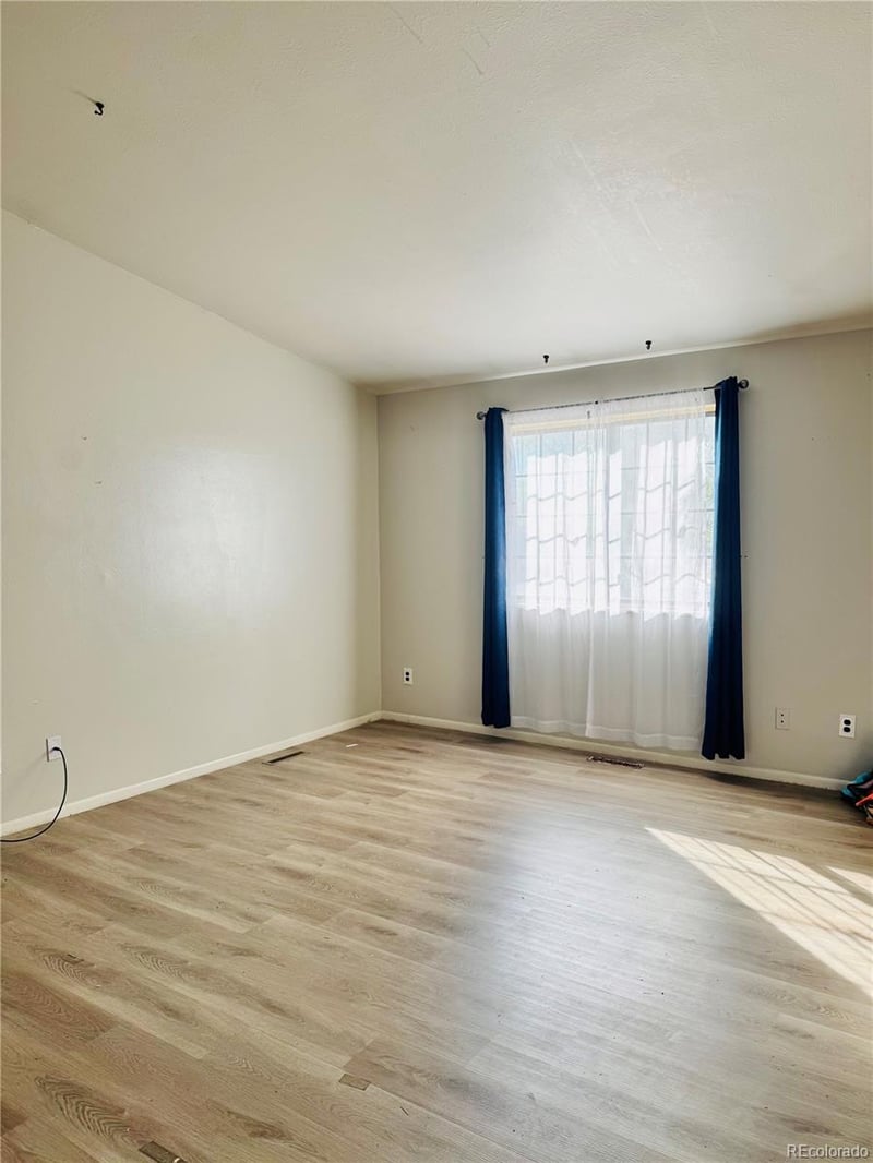 3927 Pitkin Way, Aurora, CO 80013