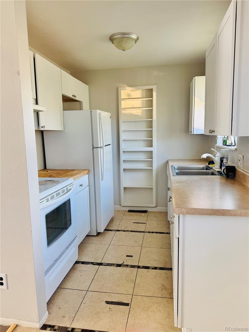 3927 Pitkin Way, Aurora, CO 80013