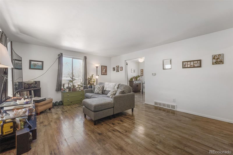 9842 22nd Pl, Lakewood, CO 80215