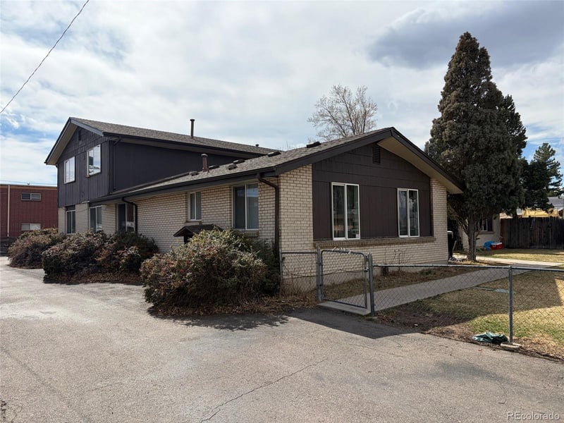 9842 22nd Pl, Lakewood, CO 80215