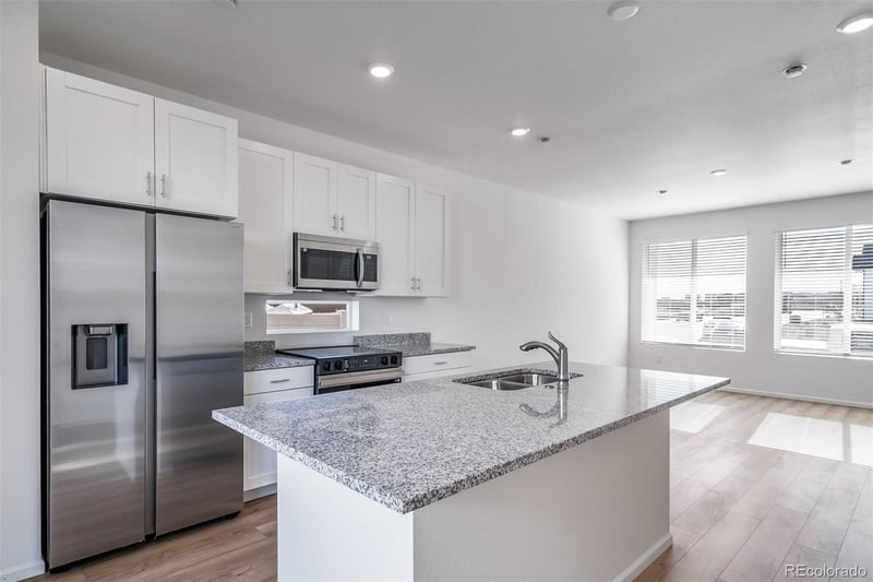 46589 Sunflower Ln, Bennett, CO 80102