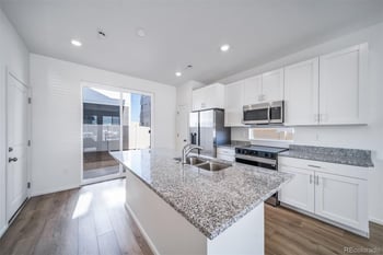 46589 Sunflower Ln, Bennett, CO 80102