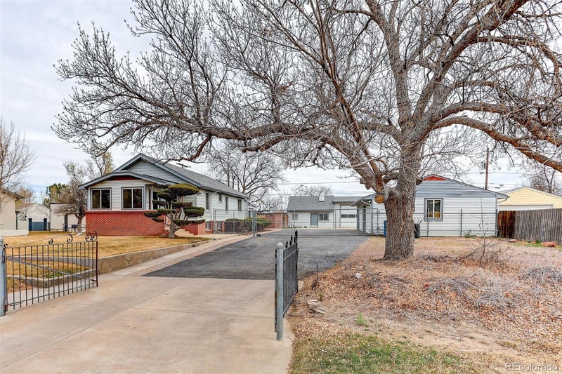 6170 Oneida St, Commerce City, CO 80022