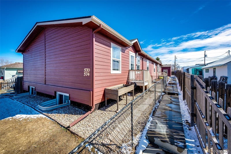 570 4th St, Bennett, CO 80102